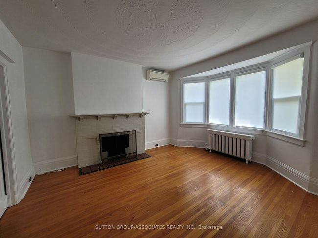 MAIN - 378 Spadina Rd, Home with 1 bedrooms, 1 bathrooms and 4 parking in Toronto ON | Image 5