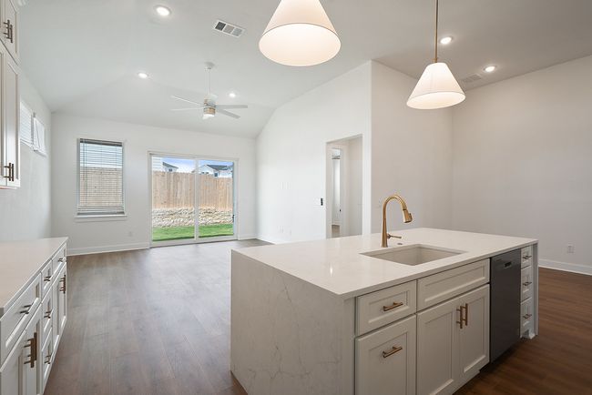 12104 Fennec Way, House other with 3 bedrooms, 2 bathrooms and 2 parking in Austin TX | Image 6