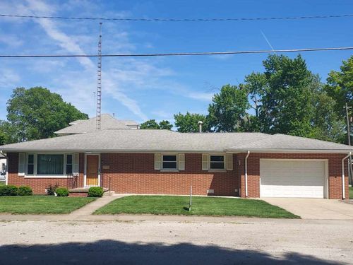 207 N Center St, Tuscola, IL, 61953-1411 | Card Image