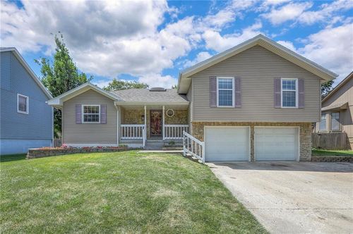 1733 Ne Ridgeview Drive, Lee's Summit, MO, 64086 | Card Image