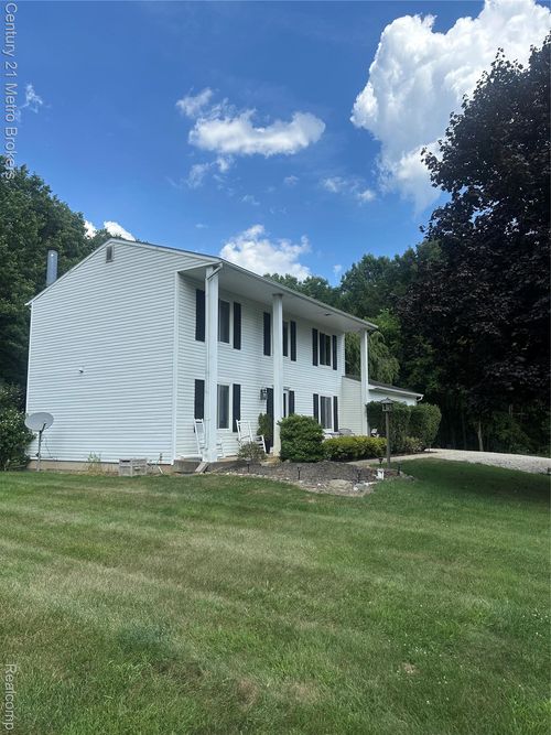 845 Hillsdale Ln, Ortonville, MI, 48462-9212 | Card Image