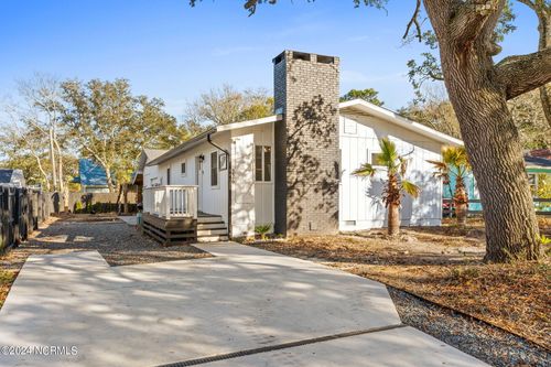 226 Ne 48th St, Oak Island, NC, 28465-5303 | Card Image