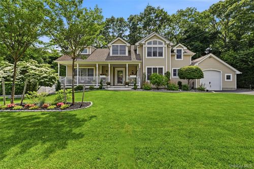 136 Mccarthy, Islip, NY, 11739 | Card Image