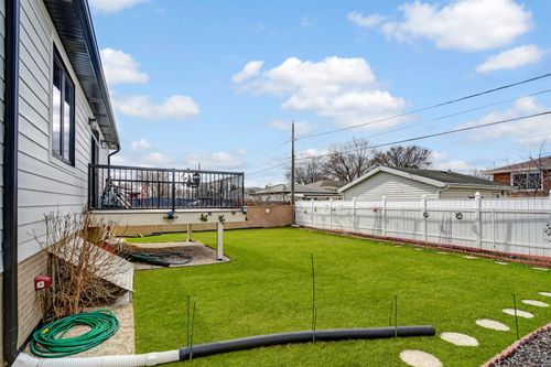 8332 S 78th Ct, Justice, IL, 60458-2332 | Card Image