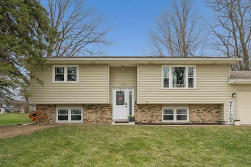 711 Washington St, Denver, IA, 50622-9534 | Card Image