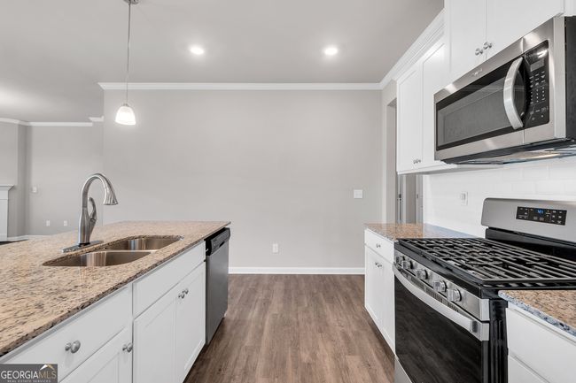 6872 Lake Overlook Ln, House other with 4 bedrooms, 2 bathrooms and 2 parking in Flowery Branch GA | Image 12