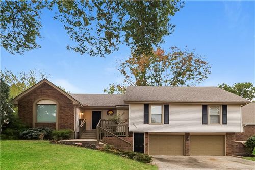 1022 Se 5th Ter, Lee's Summit, MO, 64063-4424 | Card Image