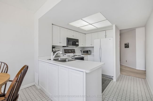 114 - 14924 Yonge St, Condo with 2 bedrooms, 2 bathrooms and null parking in Aurora ON | Image 16