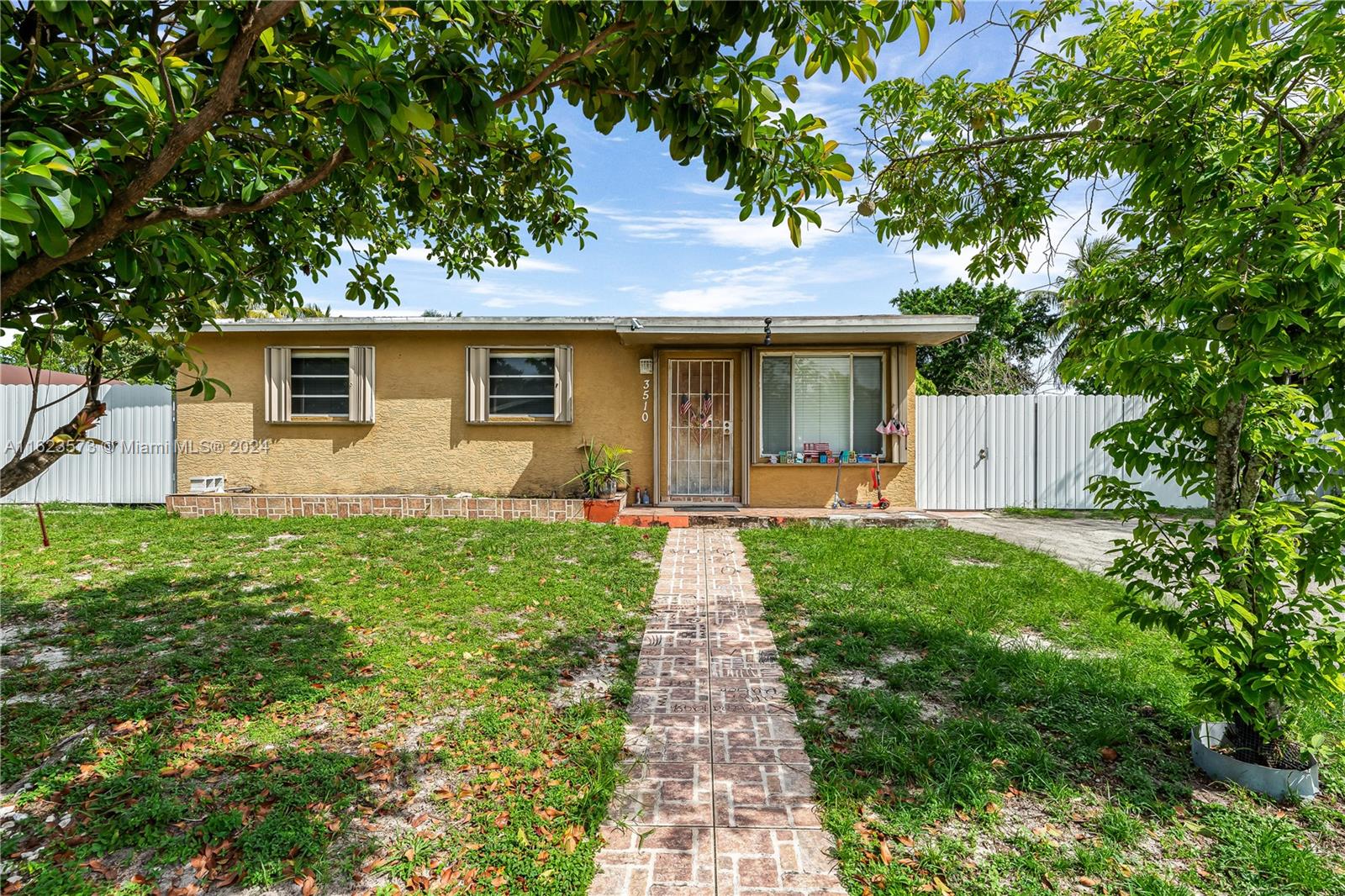 32nd Ct, West Park, FL 33023