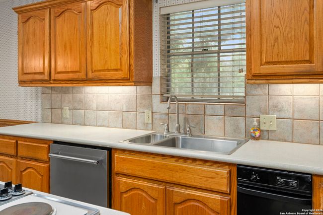 7835 Wild Eagle Rd, House other with 5 bedrooms, 3 bathrooms and null parking in San Antonio TX | Image 11