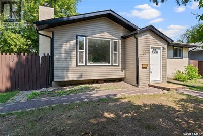 26 Assiniboine Dr, House other with 5 bedrooms, 3 bathrooms and null parking in Saskatoon SK | Image 3