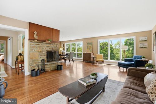 8618 Caroline Dr, GLENSIDE, PA, 19038-7100 | Card Image