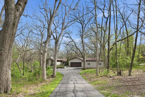 2028 Hillside Ct, Delafield, WI, 53018-2304 | Card Image