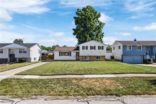 24634 Robinia Dr, Bedford Heights, OH, 44146-3045 | Card Image