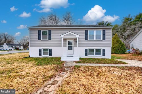 111 Saint Louis Dr, Elkton, MD, 21921-6136 | Card Image