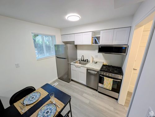 apt-109-2220 E Murray Holladay Rd, Holladay, UT, 84117-5324 | Card Image