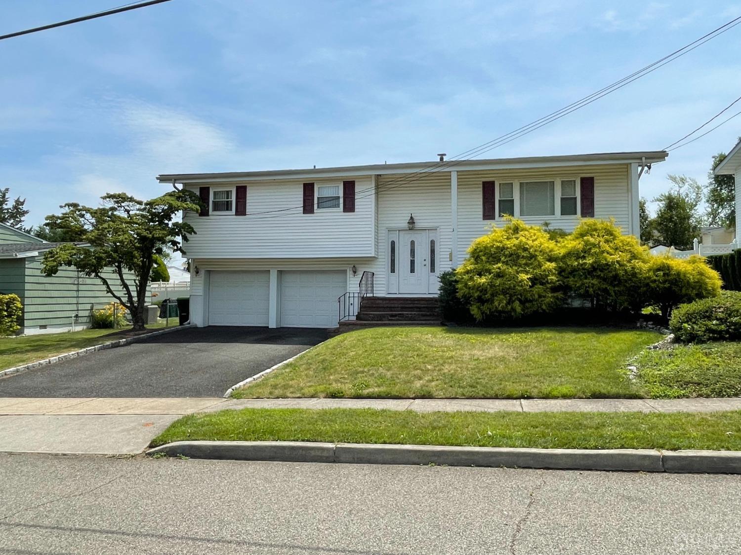 Buttonwood Dr, Old Bridge, NJ 08857