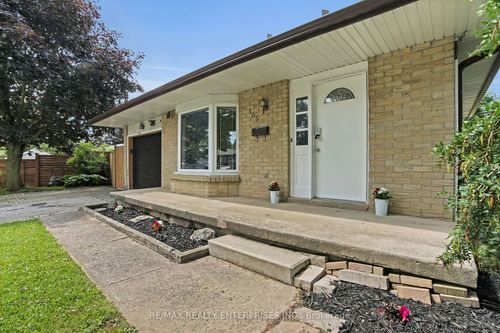 105 Fennell Cres, London, ON, N6E2E2 | Card Image