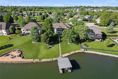 15471 Cedar Ln, Basehor, KS, 66007-7389 | Card Image