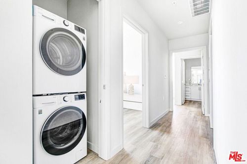 305-2847 Leeward Ave, Los Angeles, CA, 90005-4417 | Card Image