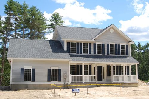 122 South Rd, Londonderry, NH, 03053-3702 | Card Image