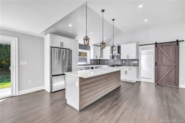 Modern farm pendants are handy during early breakfast hours or evening snacks. | Image 14