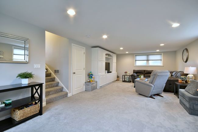 770 S Parkside Ave, House other with 3 bedrooms, 2 bathrooms and 2 parking in Elmhurst IL | Image 26