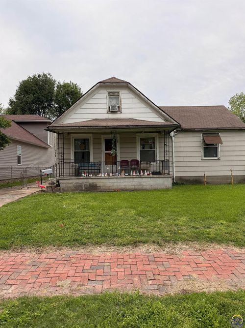 423 Ne Wilson Ave, Topeka, KS, 66616-1151 | Card Image