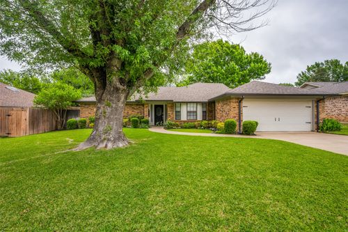 7312 Hialeah Cir W, North Richland Hills, TX, 76182-3230 | Card Image