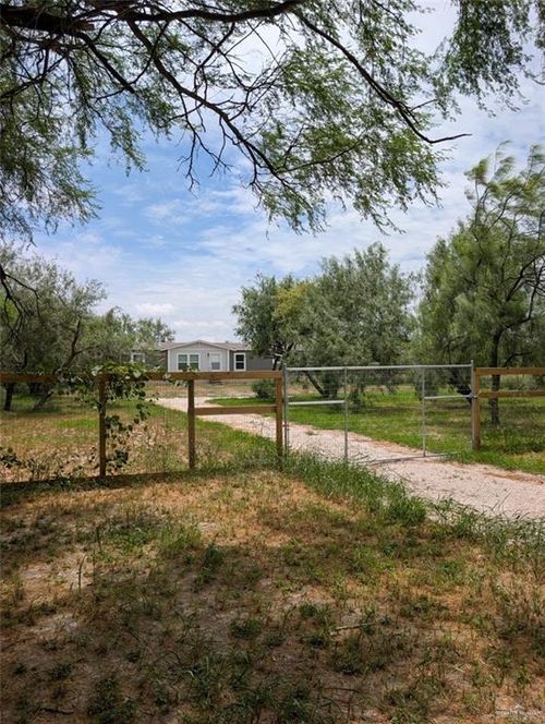 905 W Doffing Rd, San Juan, TX, 78589-5079 | Card Image