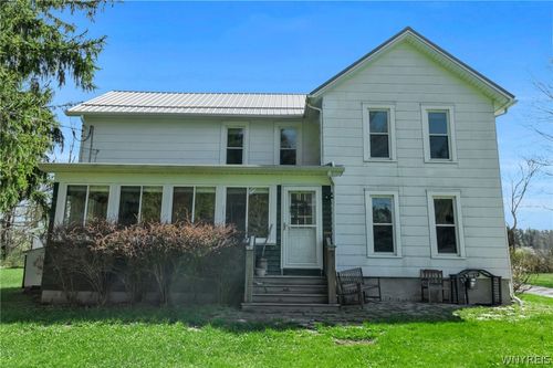 8721 Center Rd, Holland, NY, 14080-9686 | Card Image