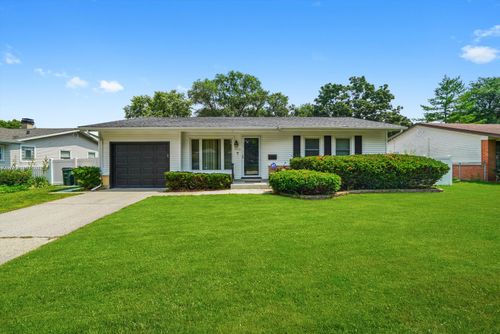 1013 Cedar Ln, Elk Grove Village, IL, 60007-4521 | Card Image