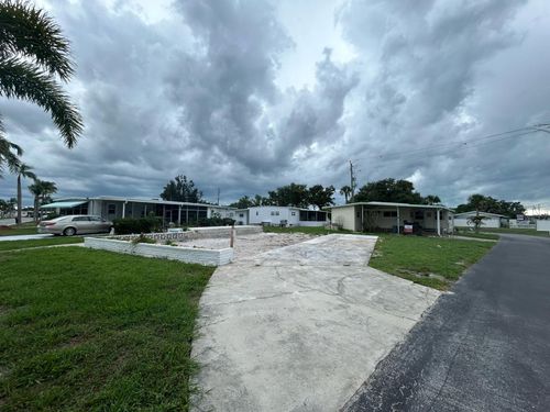 5302 Chateau Ln, BRADENTON, FL, 34207-3461 | Card Image