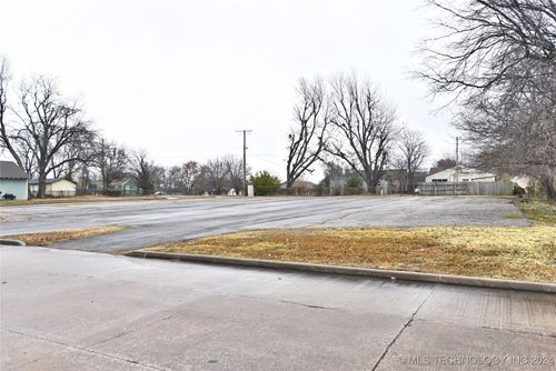  Quaker Avenue, Tulsa, OK, 74106 | Card Image