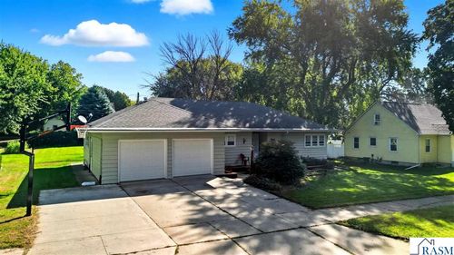 841 Redwood Dr, Fairmont, MN, 56031-3025 | Card Image