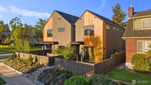 3204 33rd Ave S, Seattle, WA, 98144-6902 | Card Image