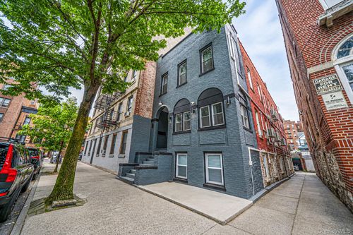 2775 Pond Pl, Bronx, NY, 10458-3675 | Card Image
