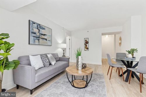 apt-s208-800 4th St Sw, WASHINGTON, DC, 20024-3040 | Card Image