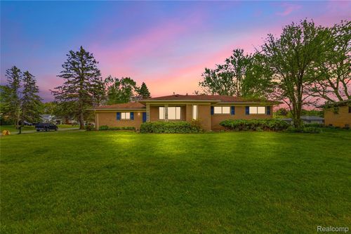 3129 Beacham Drive, Waterford Charter Township, MI, 48329 | Card Image
