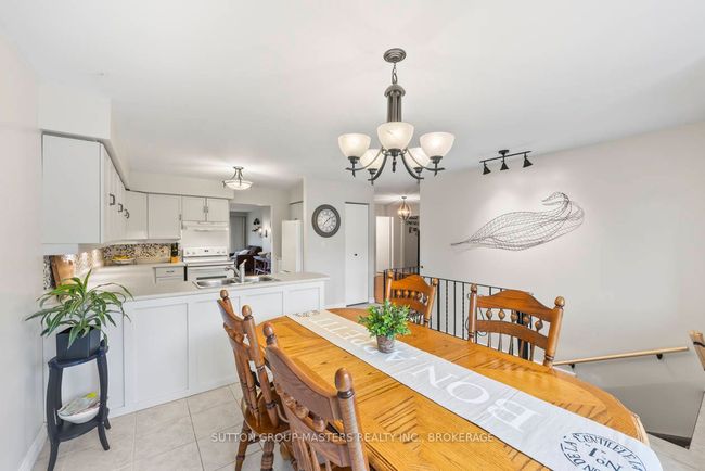 984 Ambleside Cres, House other with 5 bedrooms, 3 bathrooms and 2 parking in Kingston ON | Image 14
