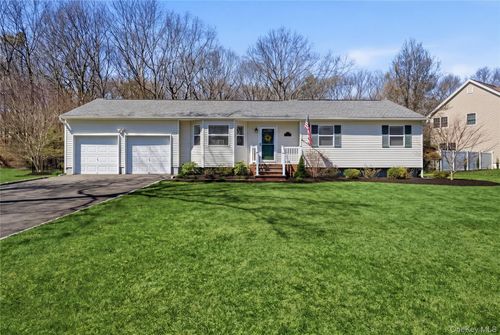 4 Doral Ln, Yaphank, NY, 11980-1703 | Card Image