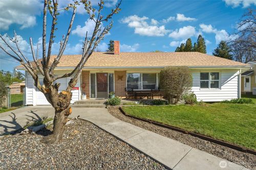 310 W 5th St, Waitsburg, WA, 99361-8805 | Card Image