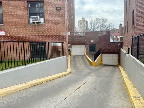 apt-9z-6434 102nd St, Rego Park, NY, 11374-3667 | Card Image