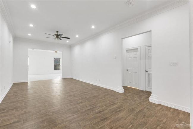 302 W Sugarcane Dr, House other with 3 bedrooms, 3 bathrooms and 2 parking in Weslaco TX | Image 6