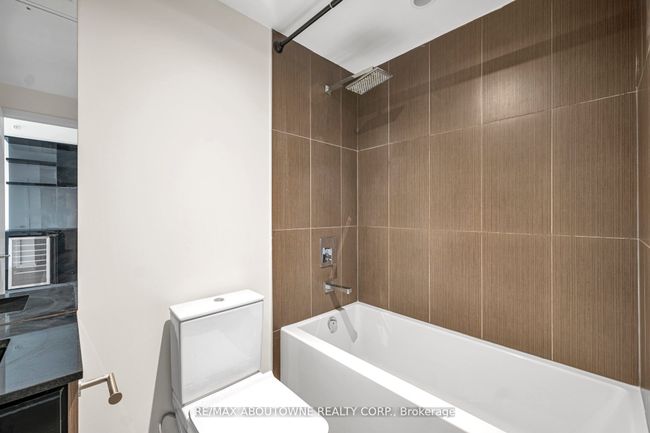 5210 - 70 Temperance St, Condo with 1 bedrooms, 1 bathrooms and null parking in Toronto ON | Image 12