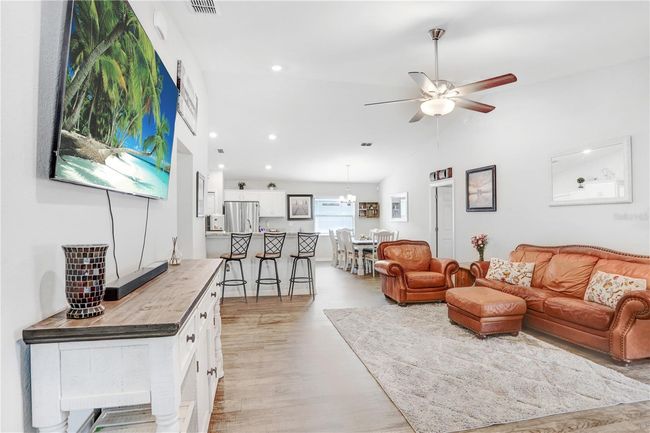 6837 Abbywood Ln, House other with 3 bedrooms, 2 bathrooms and null parking in Zephyrhills FL | Image 4