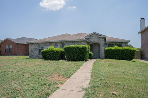 1420 Bumble Bee Dr, Lancaster, TX, 75134-1633 | Card Image