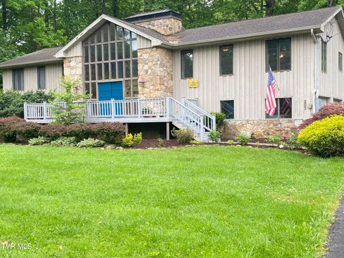 203 Oak Ln, Johnson City, TN, 37604-3107 | Card Image