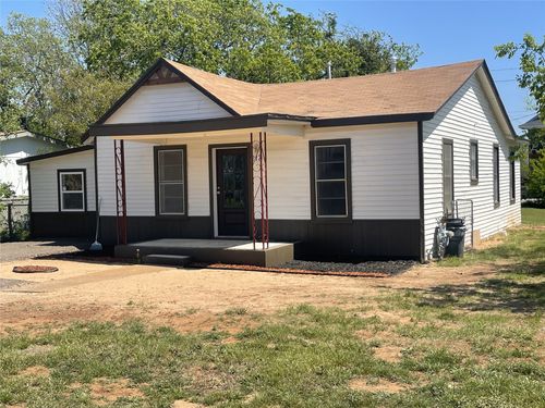217 Hayes St, McGregor, TX, 76657-1765 | Card Image