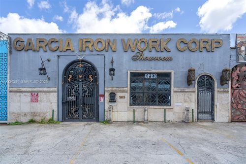 341 W 21st St, Hialeah, FL, 33010-2518 | Card Image